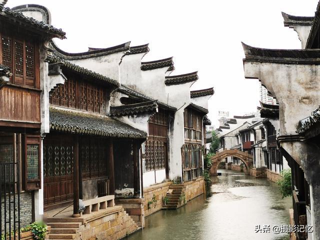 “一束光”照进“一栋楼”